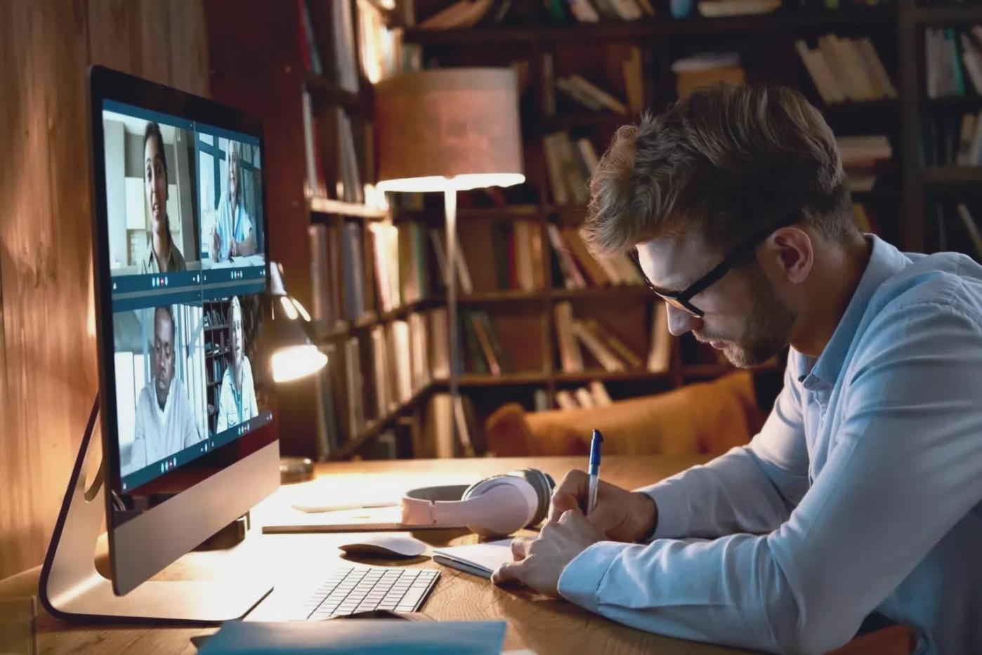 Analyse de dépenses mensuelles sur un ordinateur portable