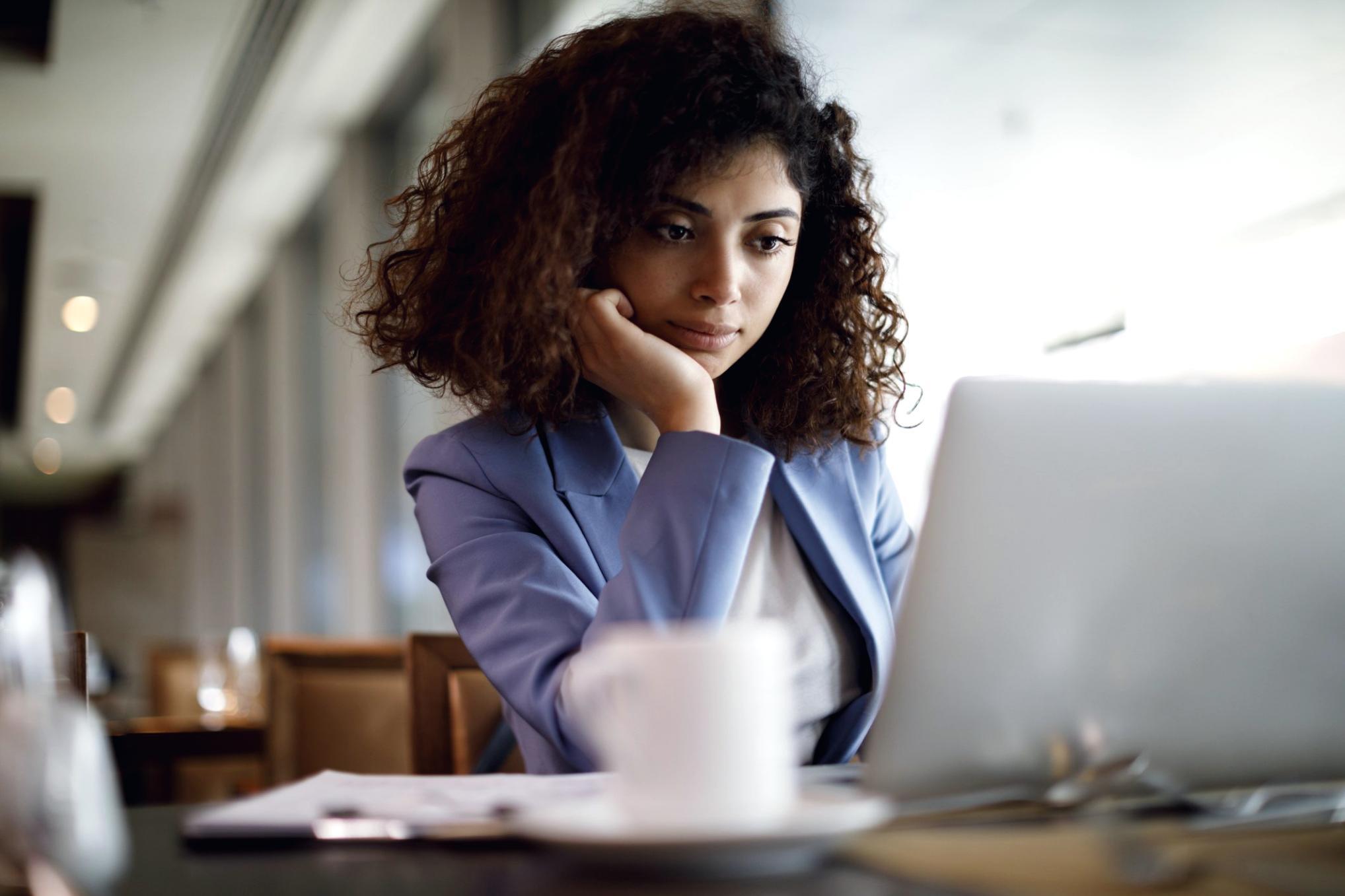 Consultation financière personnalisée avec documents et analyse détaillée